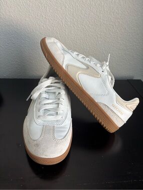 Skechers White & Beige Low-Top Lace-Up Sneakers